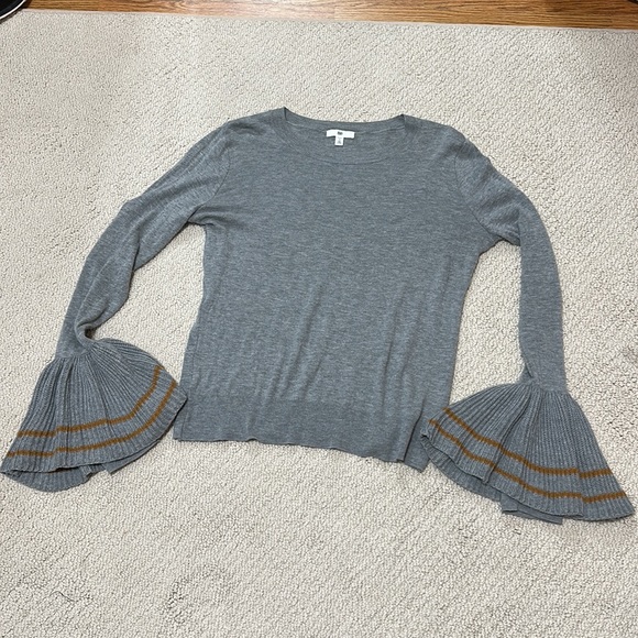 Gray bell-sleeve - Picture 2 of 2